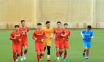 Công Phượng hớn hở gặp đồng đội, tuyển thủ Việt Nam 'đội mưa' tập luyện
