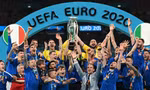 Hình ảnh vỡ òa trong hạnh phúc của đội tuyển Italia khi giương cao chức vô địch Euro 2020 