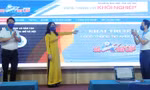 Các thầy cô nhấn nút khai trương Cổng thông tin khởi nghiệp HOU