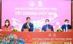 Ban Tổ chức chương trình 'Tết chung một nhà' tại Lễ phát động.