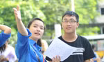 Sinh viên tình nguyện tham gia hỗ trợ chương trình Tiếp sức mùa thi.