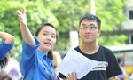 Sinh viên tình nguyện tham gia hỗ trợ chương trình Tiếp sức mùa thi.