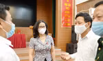 GS. TS Nguyễn Thị Lan trao đổi với cử tri huyện Quốc Oai tại buổi tiếp xúc cử tri.