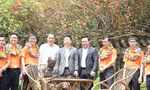 Dâng hương tưởng niệm các anh hùng liệt sĩ và thăm Khu di tích Chủ tịch Hồ Chí Minh