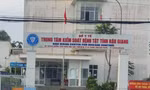 Vụ Giám đốc CDC Hậu Giang nộp túi quà 450 triệu: Tặng quà hay đưa hối lộ?