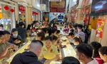 Đông nghịt người xếp hàng mua vàng dịp Tết 