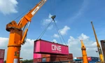 Bất ngờ cảng xuất nhập khẩu hàng hóa ở TPHCM ngày cuối năm