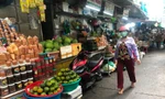 Thực phẩm nhảy giá, tiểu thương mỏi mắt ngóng khách