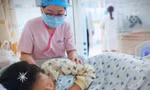 Bệnh nhi uống thuốc diệt cỏ tự tử vì bị bạn bè bắt nạt trên mạng (ảnh: BVCC)