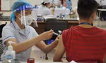 Có 15 nhóm người được ưu tiên tiêm vắc-xin COVID-19 đợt 5 tại TPHCM (ảnh: HCDC)