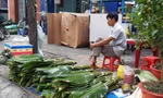 Chợ lá dong nửa thế kỷ ở Sài Gòn ế ẩm do heo tăng giá