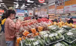 Hàng hóa đầy ăm ắp, người dân tha hồ mua sắm