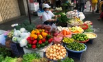 Nhiều mặt hàng rau củ quả, trái cây, thịt cá... dịp lễ không tăng giá