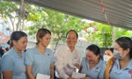 Món quà bất ngờ tặng 500 công nhân khó khăn ở TPHCM 
