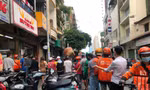 Chầu chực mua bánh mì ở 2 tiệm hot nhất Sài Gòn