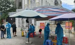 Lấy mẫu xét nghiệm COVID-19 tại TPHCM (ảnh: HCDC)