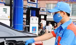 Cùng với việc trích mạnh sử dụng Quỹ Bình ổn giá xăng dầu, giá bán lẻ các mặt hàng xăng dầu giảm nhẹ từ 102 đồng – 162 đồng/lít, kg.
