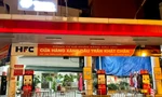 Nhiều cây xăng bán lẻ ở Hà Nội và các địa phương đã đóng cửa ngừng bán những ngày qua vì thiếu nguồn cung