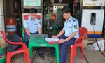Lực lượng QLTT kiểm tra cây xăng có vi phạm