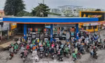 Các đơn vị cung ứng tin rằng tình hình xăng dầu ở TPHCM sẽ trở lại bình thường trong ít ngày tới (ảnh: Phạm Nguyễn).