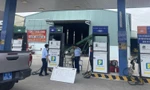 Lực lượng Quản lý thị trường cho biết, sẽ xử lý nghiêm các hành vi vi phạm của các thương nhân phân phối xăng dầu và các cửa hàng bán lẻ 