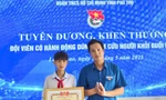 Trao bằng khen nam sinh dũng cảm cứu bạn giữa dòng nước xiết