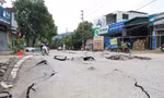 Cận cảnh tuyến đường bị bong, nứt nghiêm trọng sau mưa lớn tại Hoà Bình
