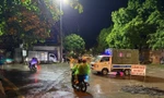 Đường tại thành phố Hòa Bình nứt gãy sau mưa lớn, tạm thời cấm đường