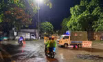 Đường tại thành phố Hòa Bình nứt gãy sau mưa lớn, tạm thời cấm đường