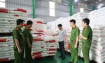 Đột kích xưởng sản xuất mì chính, dầu ăn, bột canh giả quy mô cực lớn 