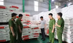 Đột kích xưởng sản xuất mì chính, dầu ăn, bột canh giả quy mô cực lớn 