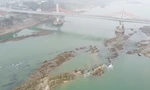 Hình ảnh sông Lô trơ đáy, lộ nhiều bãi đá ngầm