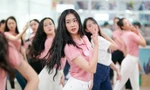Thí sinh Hoa hậu Việt Nam 2022 tập luyện vũ đạo trong không gian mô phỏng sân khấu chính