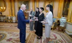 BLACKPINK lăng xê xu hướng thời trang nào khi tới Cung điện Buckingham?