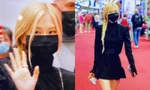 Rosé BLACKPINK ra sân bay trở về Hàn: Vẫn diện đồ đen nhưng đậm khí chất "high fashion"