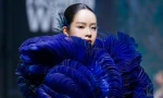 Hoa hậu Thanh Thủy mở màn Tuần lễ Thời trang trong thiết kế lấy cảm hứng từ nước