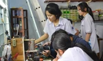 Học sinh thích mê khi được học hàn mạch điện, thiết kế bản mạch miễn phí trong kỳ nghỉ hè