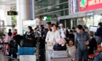 Sân bay Tân Sơn Nhất quá tải cả 'trên trời, dưới đất' trong cao điểm Tết Nguyên đán 