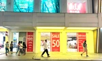 Black Friday mở sớm, hàng hiệu 'sale chồng sale' vẫn ế chỏng chơ 