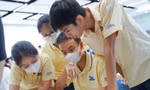 Giáo viên được trả lương, học sinh Trường Quốc tế Mỹ đi học trở lại 