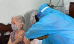 TPHCM lập các tổ tiêm vắc xin cho người già và bệnh nền tận nhà
