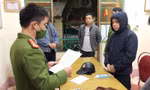 Ông Chu Văn Bắc (bìa phải, ngoài cùng) nghe đọc quyết định tạm giam để điều tra -Ảnh: TL