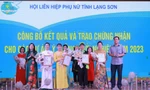Trao giải những khởi nghiệp xuất sắc. Ảnh: Duy Chiến 