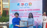Tôn vinh những thanh niên tiêu biểu. Ảnh: Duy Chiến 