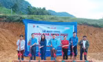 Khởi công xây dựng "Ngôi nhà hạnh phúc" cho gia đình em Phan Thị Thơm -Ảnh: Duy Chiến 