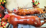 Lợn quay nguyên con ở chùa Bắc Nga. Ảnh: Duy Chiến 