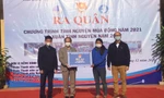 Tại chương trình, đại diện Đoàn Thanh niên Trung ương Đoàn, Ban tổ chức TƯ trao những phần quà ý nghĩa, hỗ trợ thanh niên huyện Bắc Sơn -Ảnh: Duy Chiến 