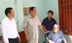 Phó Chủ tịch Quốc hội Trần Quang Phương thăm gia đình thương binh liệt sỹ ở Cao Bằng (ảnh: K.P)