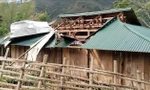 Nhà dân ở Cao Bằng bị tốc mái
