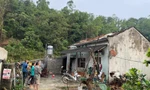 Hàng trăm hộ dân bị hư hại. Ảnh: Duy Chiến 